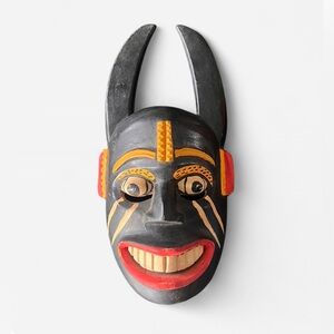 VINTAGE Folk Art hand-carved and hand-painted wood mask possibly Nigerian Ibibio